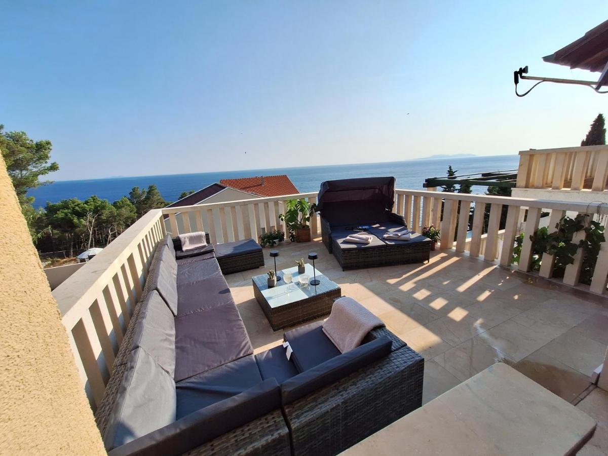 Apartment K. & M. Kolumbic Sveta Nedelja (Hvar)